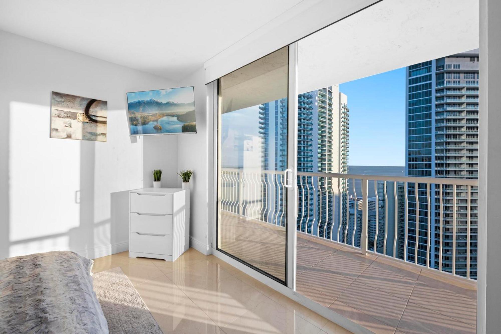 Bnb Hyperion - Luxe 3B Condo W City & Ocean Views Miami Eksteriør billede